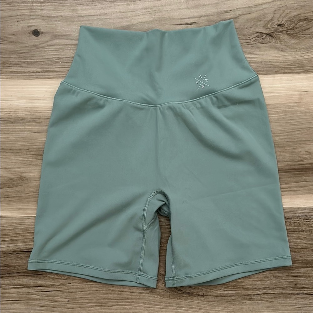 P'tula Green Bike Shorts High-Waisted Performance